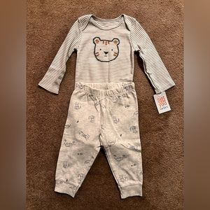 Body suit and pants set NWT 9 mo